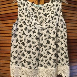 Maurice’s tank top